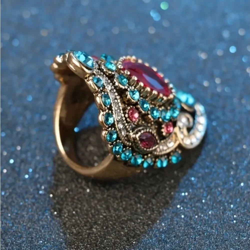 NWOT Exquisite Vintage Inspired Faux Ruby Rhinestone Cocktail Statement Ring
